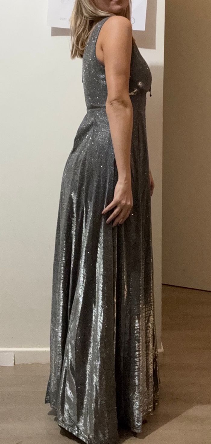 Magnifique robe argentée entièrement pailletée - photo numéro 4