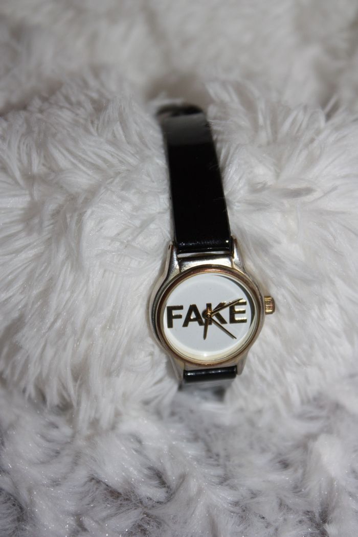 Montre bracelet noir verni FAKE - photo numéro 2