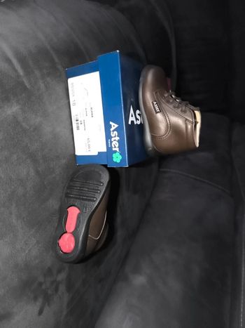 Chaussures en cuir marron taille 18 neuves