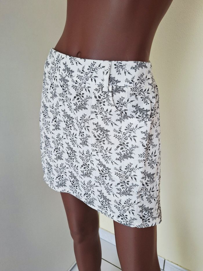 Jupe short taille M/L marque In April 1986 - photo numéro 2