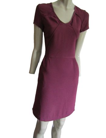 robe en crêpe de chine  marque ikks pas de taille indiquée mais convient a une taille 34/36