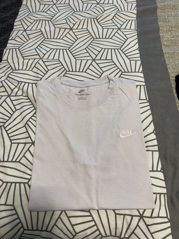 T-shirt Nike original modèle The Nike Tee en taille L 👕