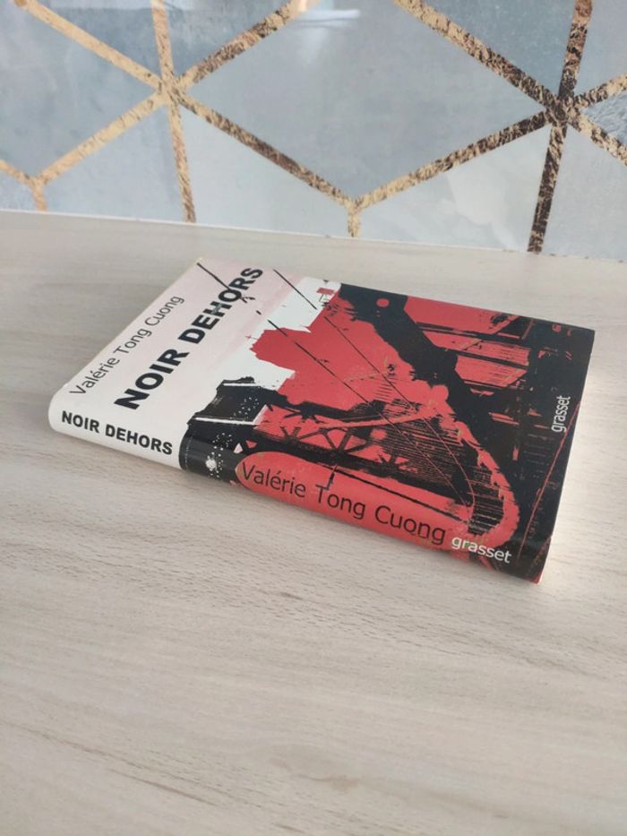 Livre Noir dehors Tong Cuong - photo numéro 3