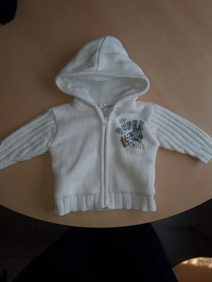 Gilet à capuche 3 mois