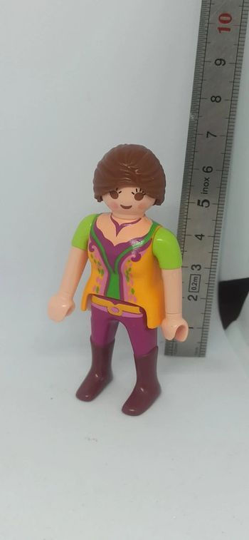 Femme avec bottes et pantalon violet playmobil