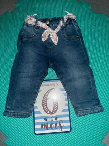 Jeans C&A 6/9M motif fleuris