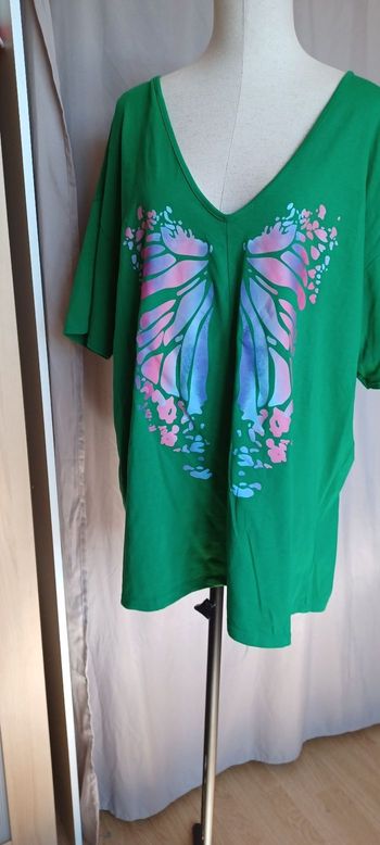 Très joli t-shirt manches courtes femme T U