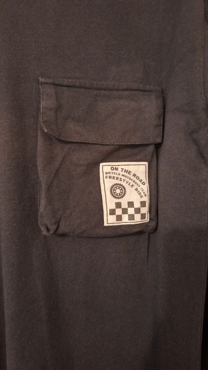 Tee-shirt manches longues casual noir avec poche à rabat - photo numéro 4