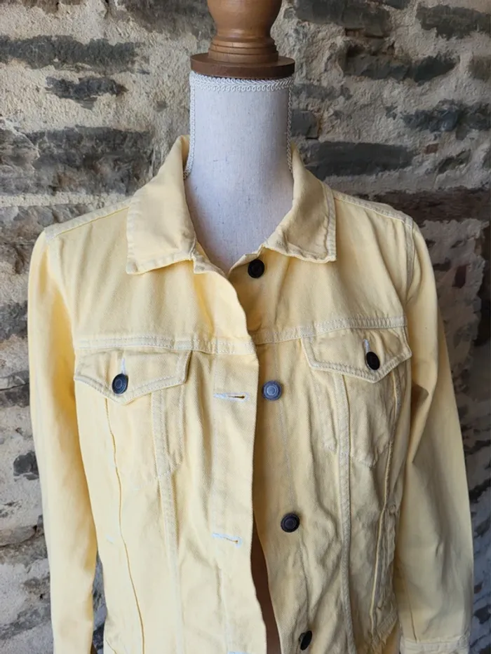 Veste en jean jaune Kiabi Taille 38 - photo numéro 2