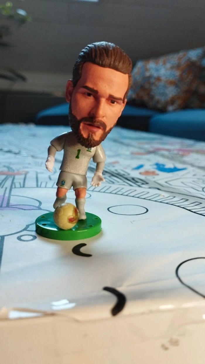 Petite figurine football neuve Alisson becker équipe du Brésil