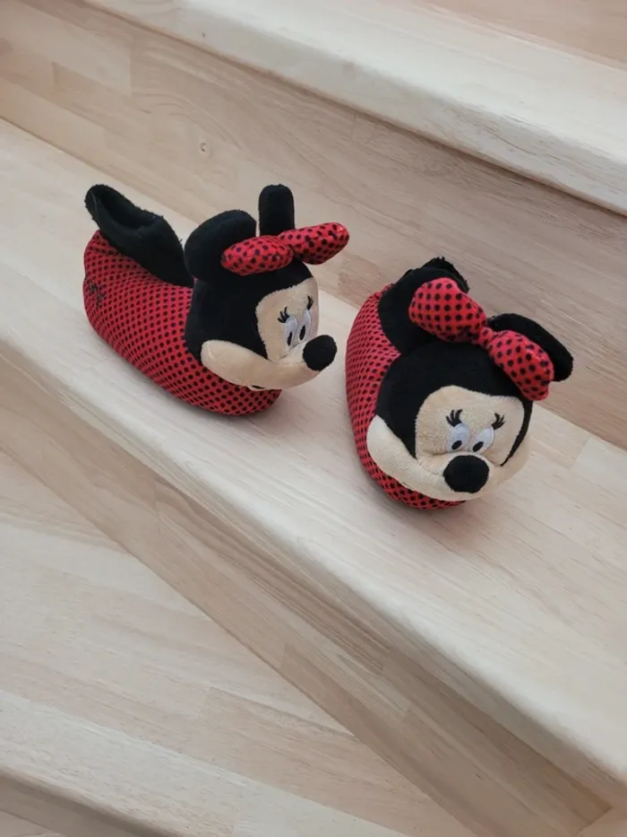 Chaussons peluche Minnie taille 24