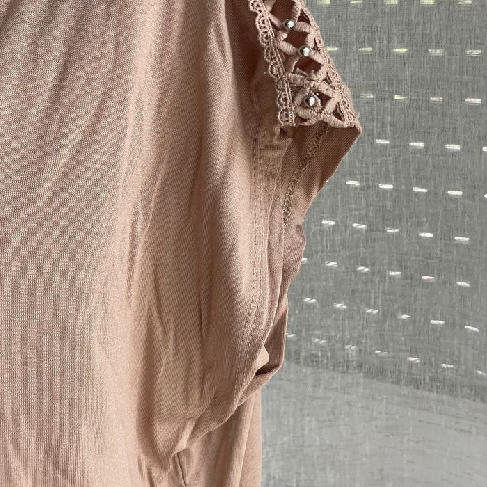 T-shirt long beige avec détails aux épaules - photo numéro 3