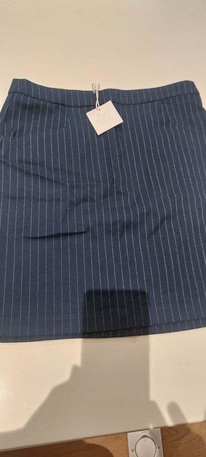 Jupe droite 36 neuve Karl Marc john