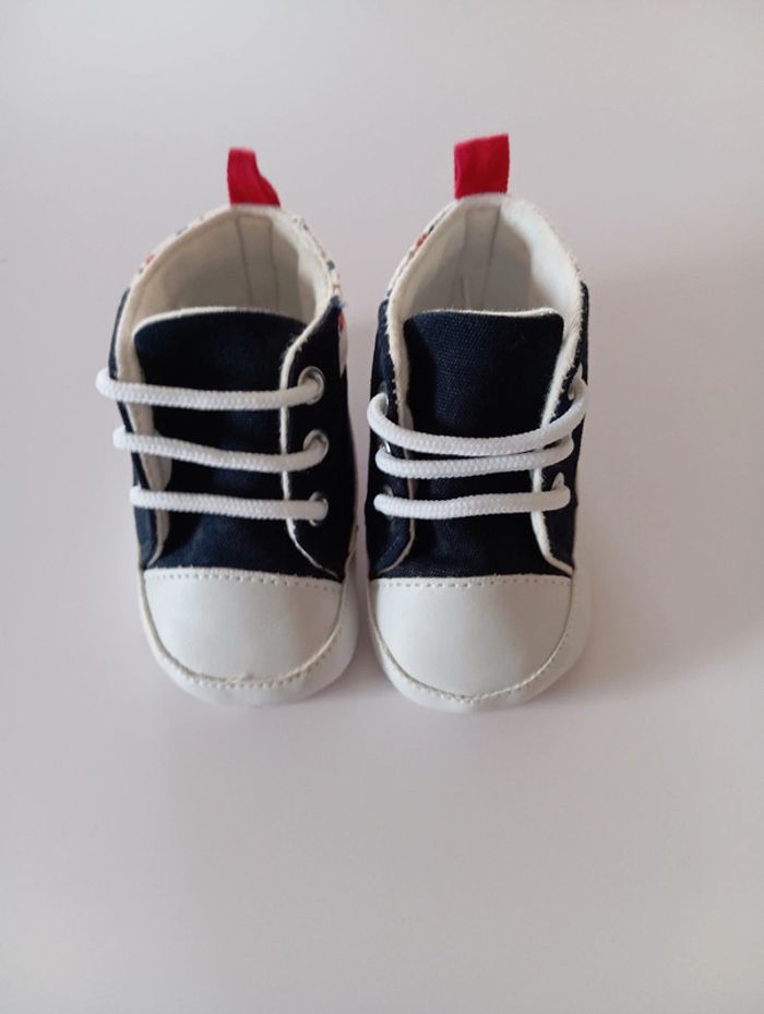 Chaussures bébé 3/6 mois - photo numéro 2