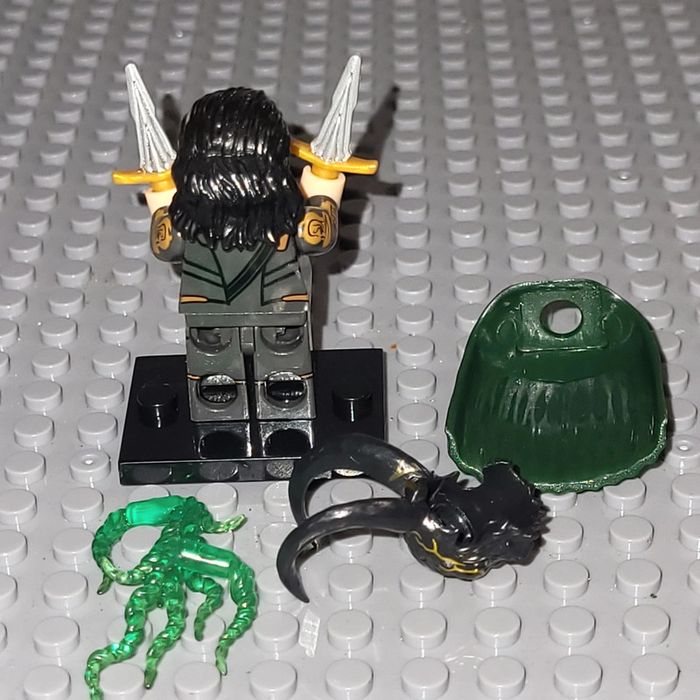 Minifigure / Figurine 🦸 Marvel - DC Comics 🦸 Loki - photo numéro 5