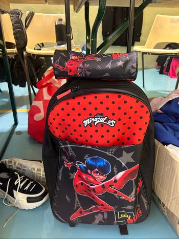 cartable + trousse miraculous