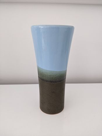 Vase cylindrique évasé marron et bleu