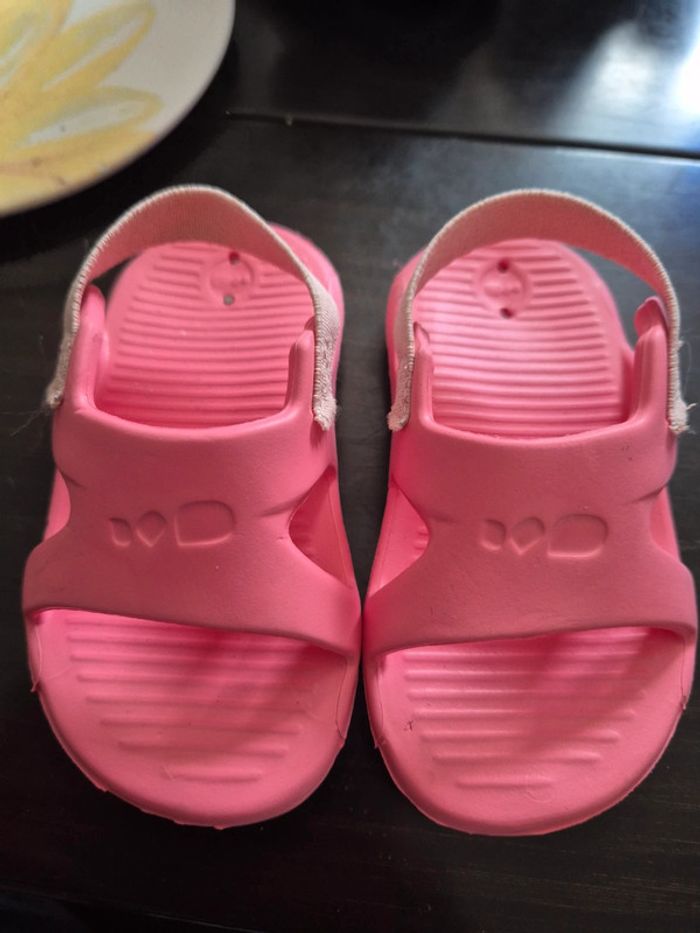 Sandales piscine rose