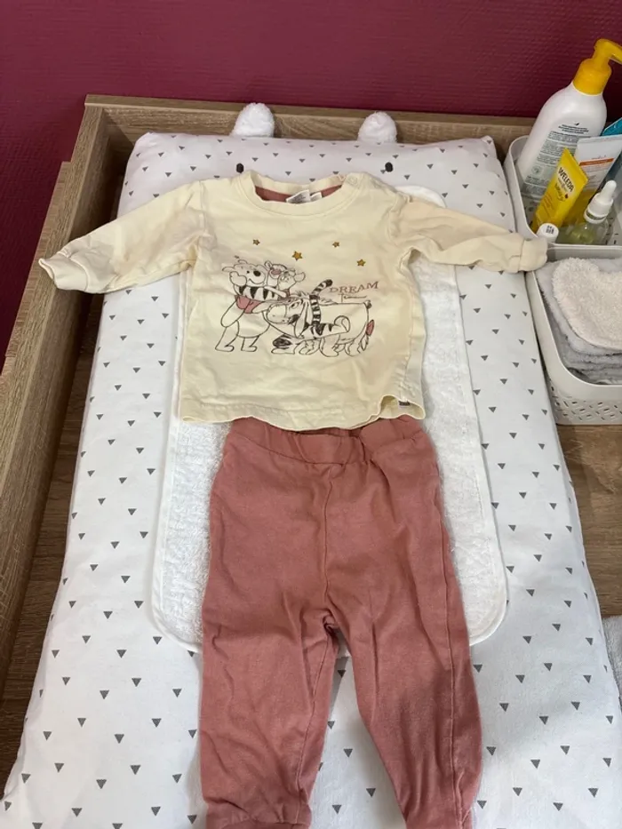 Ensemble / pyjama 6 mois Winnie l’ourson