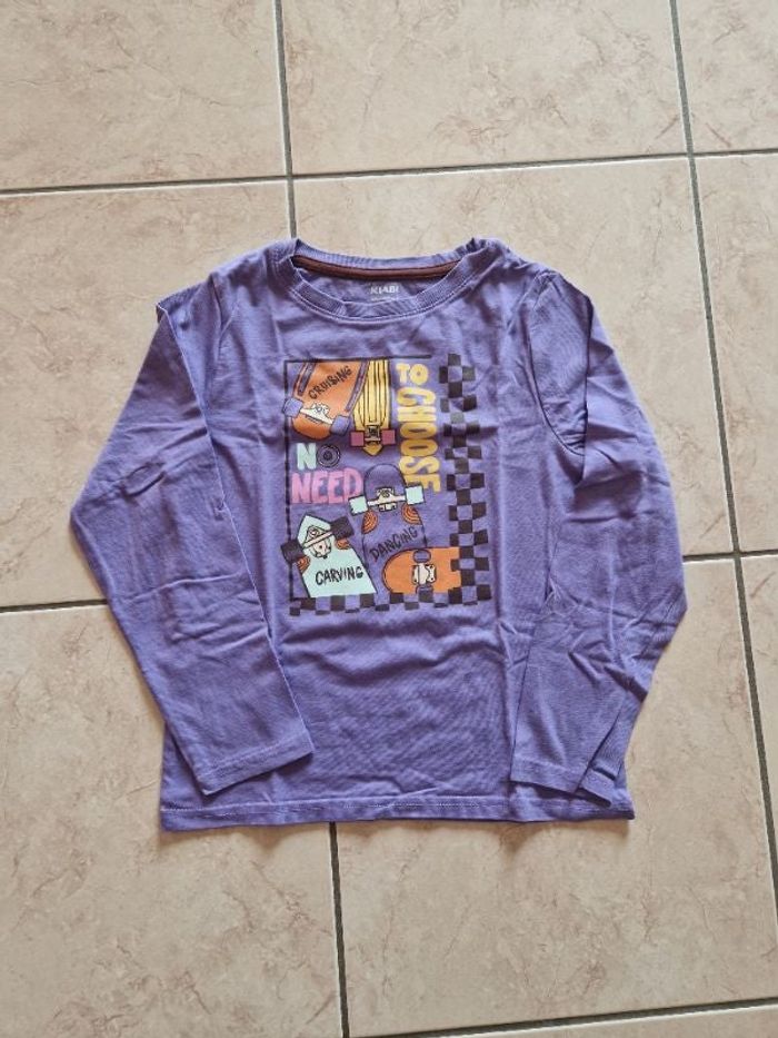 Tee shirt violet neuf 8 ans