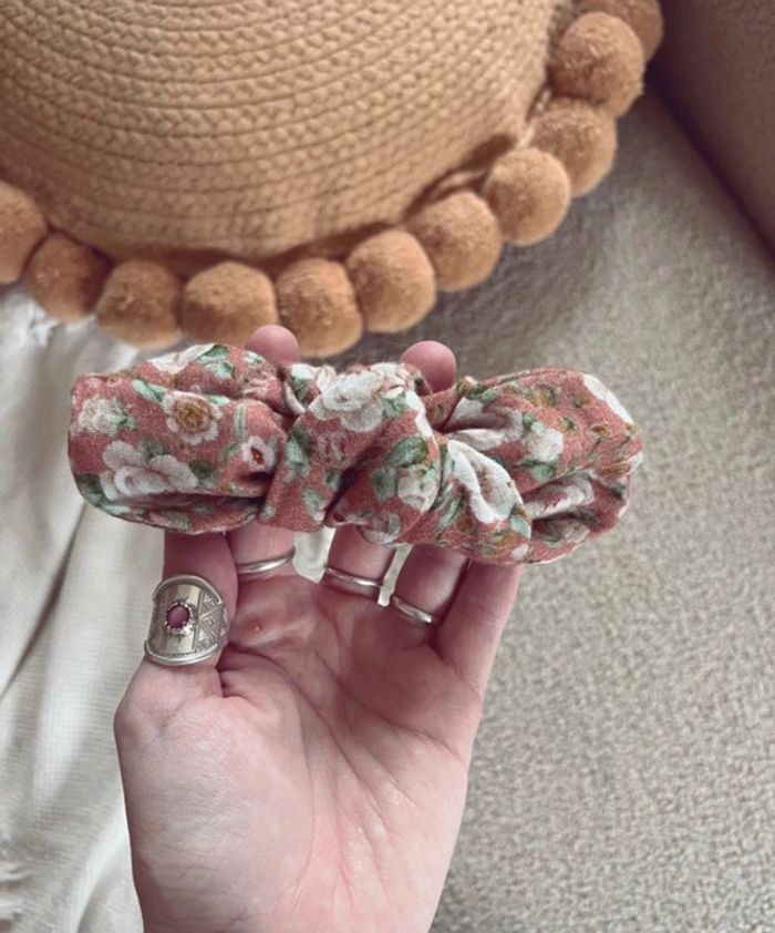 Bandeau avec noeud créatrice motif fleur