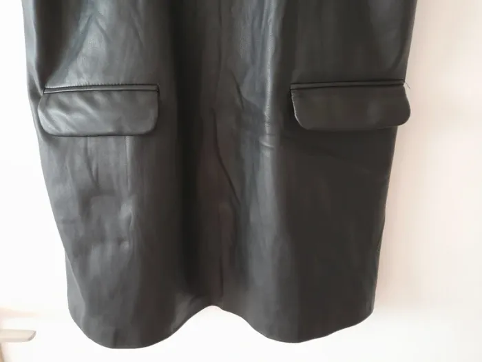 Robe courte à bretelles simili cuir Zara - photo numéro 3