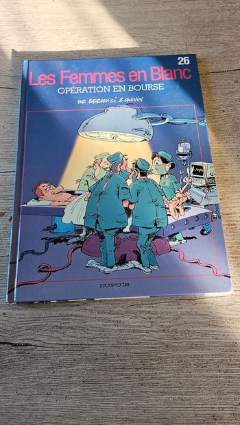 BD ado/adulte Les femmes en blanc Opération en bourse, n°26