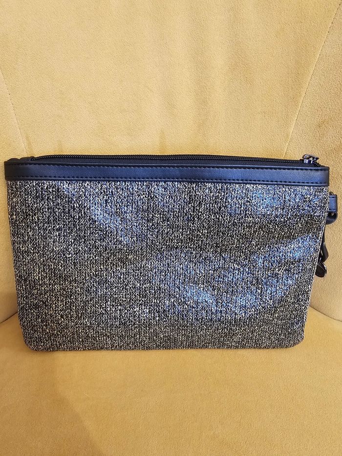 Pochette neuf
Kbas
Noir/dore - photo numéro 2