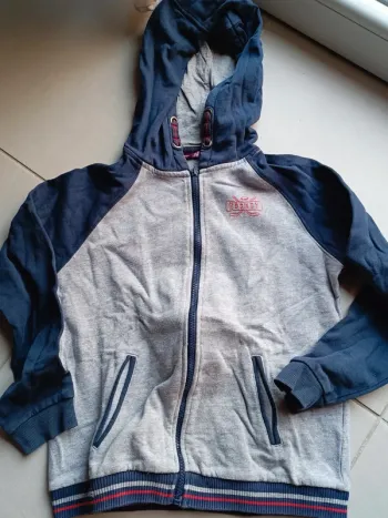 Sweat taille 11 ans