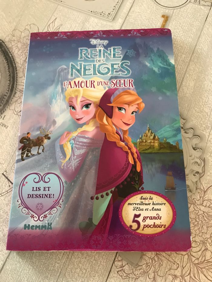 Livre reine des neiges avec pochoirs