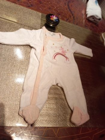 LOT 3 Beaux pyjamas 2grenouillères, 1 ouverture devant