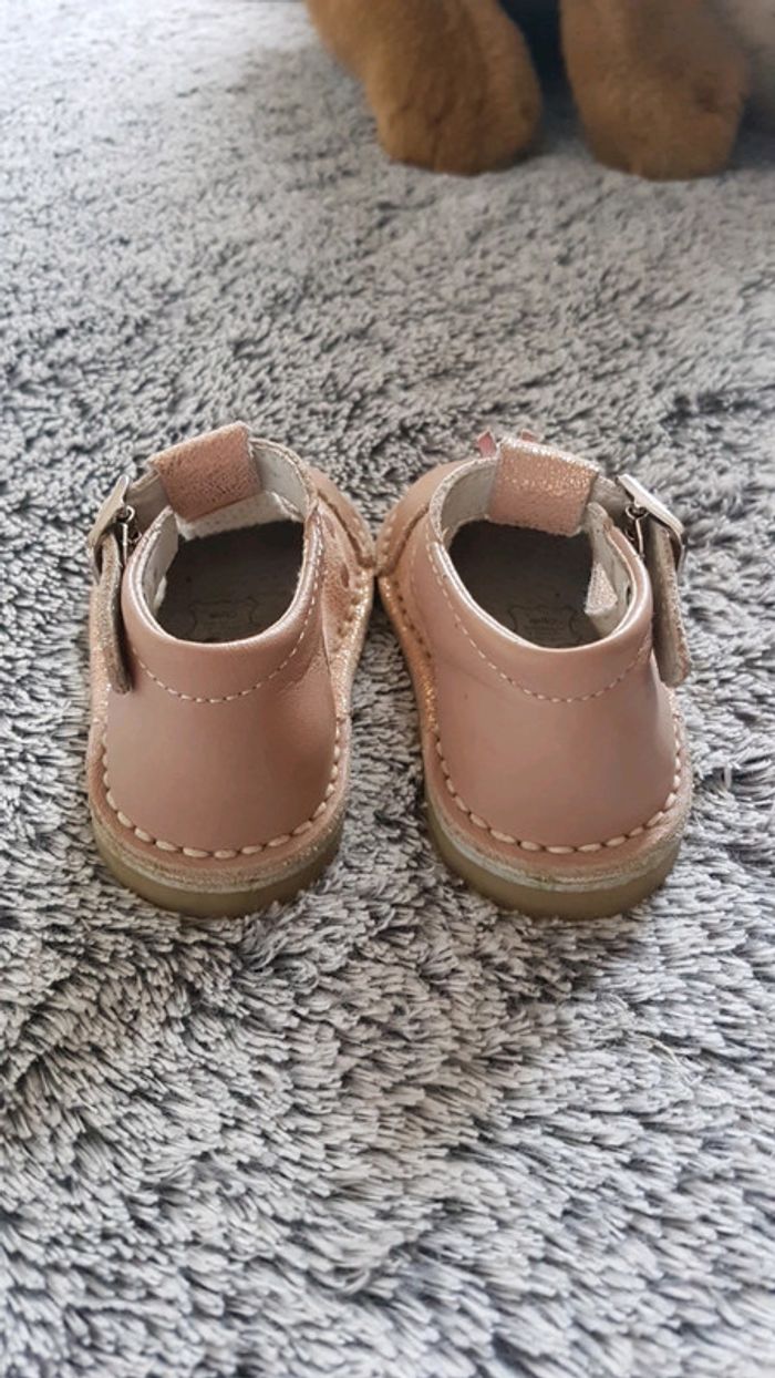 Chaussures taille 19 - photo numéro 3