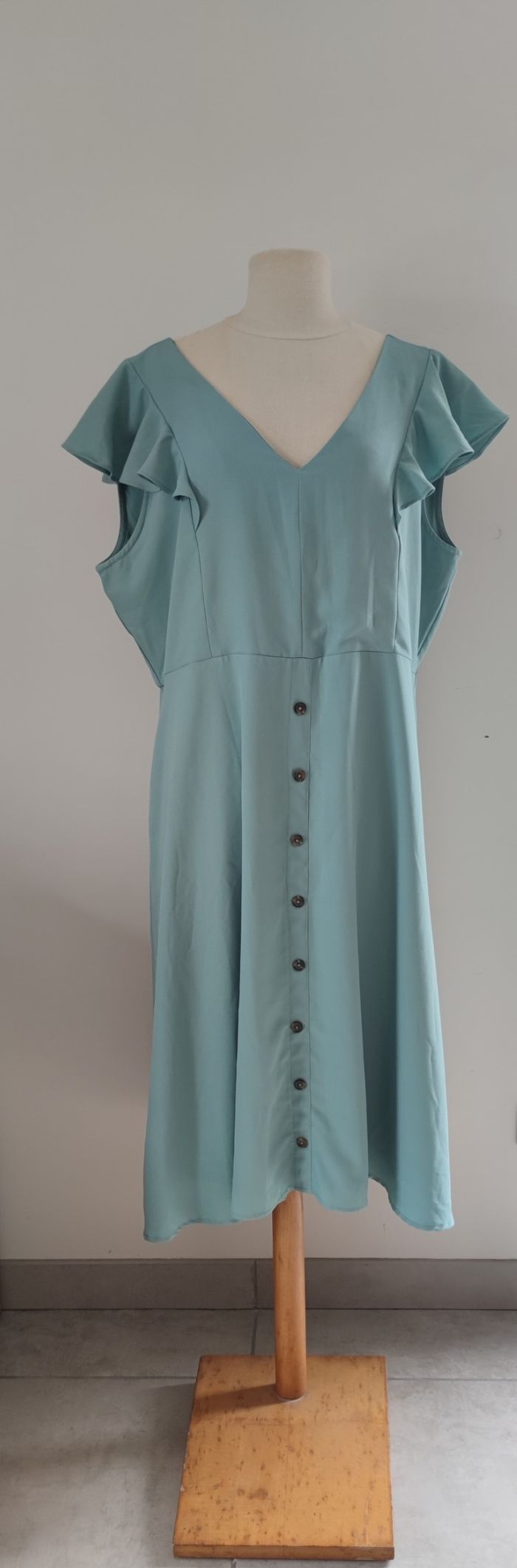 Robe couleur verte taille 50 pour femme sans  marque