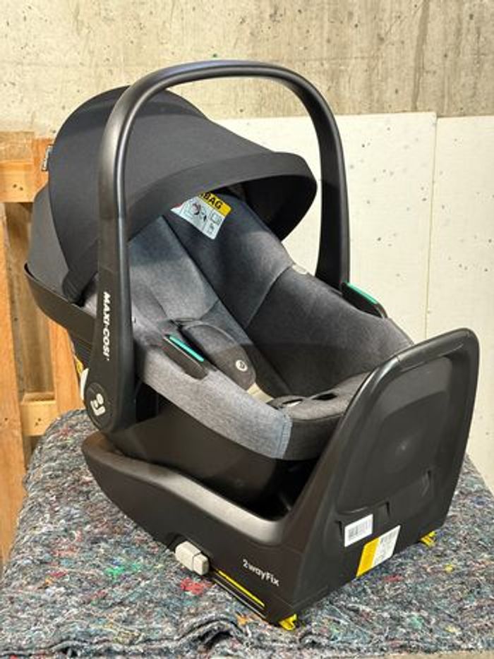 Lot complet poussette et siège auto Zelia S Trio + base isofix + accessoires Maxi-Cosi - photo numéro 2