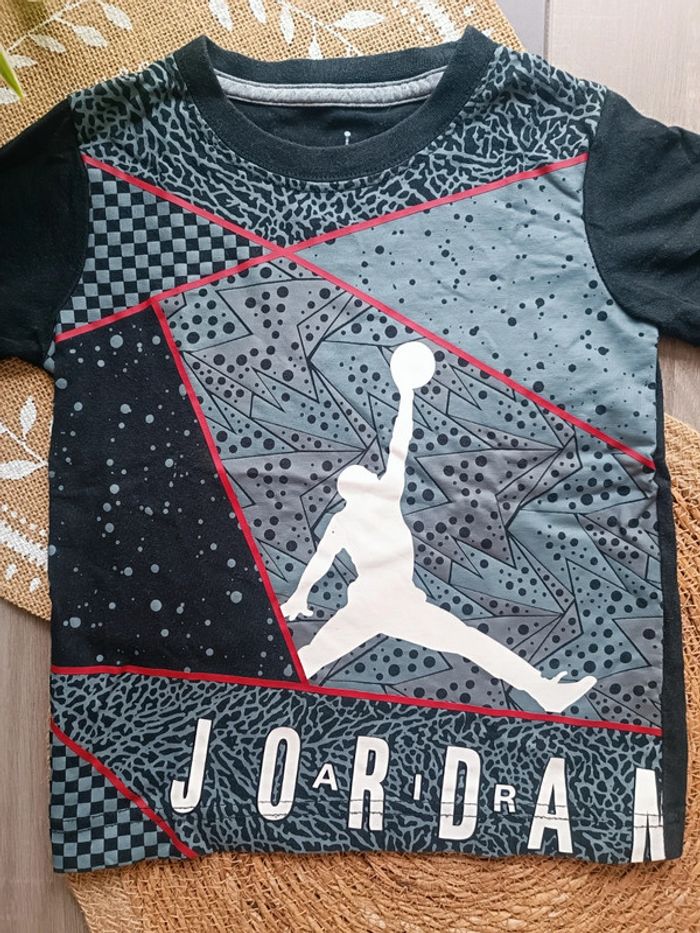 🐼 Tee-shirt Jordan taille 3ans - photo numéro 2