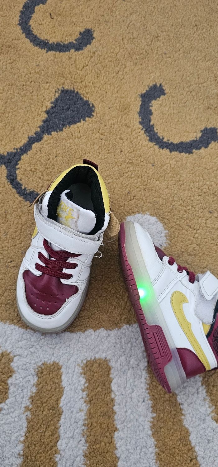Basket Nike pointure 25
