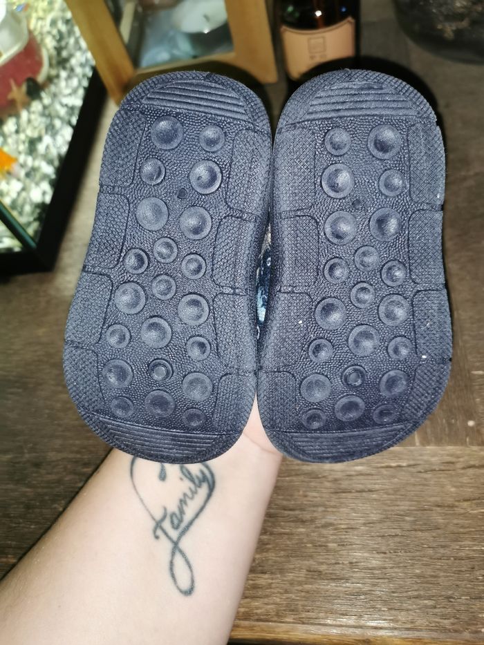 Pantoufles neuves taille 21 - photo numéro 3