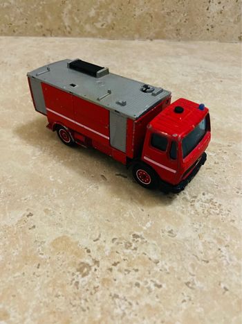 Miniature camion Mercedes LP 1217 sapeurs pompiers