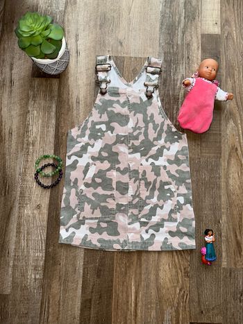 - Robe Tissaia  - 5 ans  - Très bon état