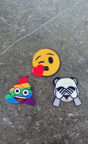 Badges écussons réparation trous vêtements