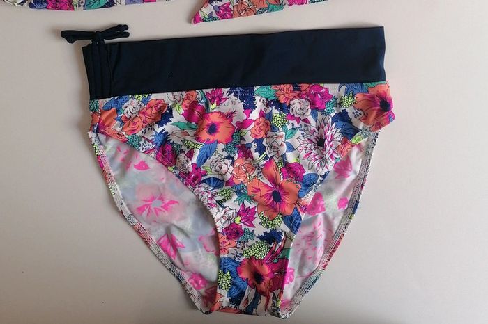 Maillot de bain 2 pièces bas taille haute le Lagon Bleu taille 40 - photo numéro 3
