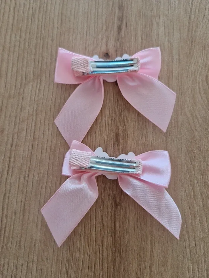 Lot 2 barrettes rose – personnage Stitch Neuve - photo numéro 2