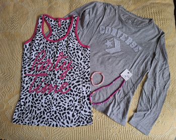 Lot 10 ans fille 2 hauts  avec bijoux