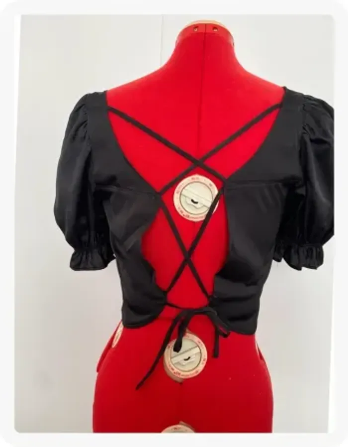 Top dos nus noir satiné H&M