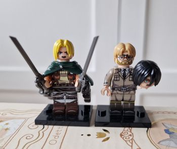 Minifigure L'attaque des Titans  - Annie Leonhart et Zeke Jaeger