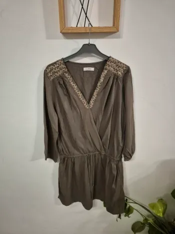 Robe kaki