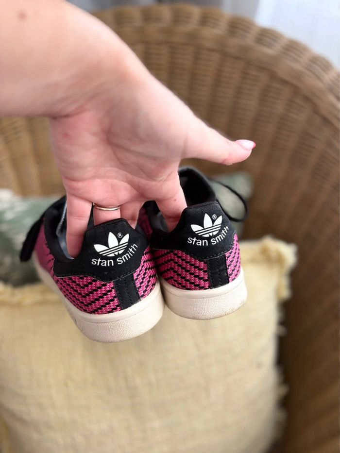 Stan Smith adidas - noir/rose - basket pointure 36 - en très bon état - photo numéro 3