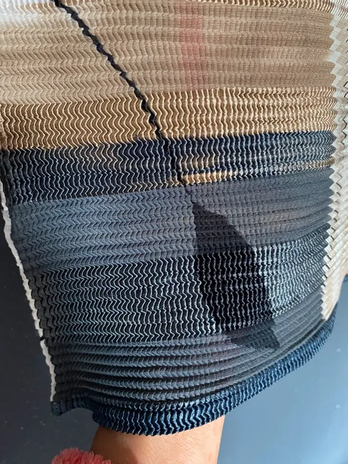 Haut matière gaufrée taille 1 - photo numéro 5