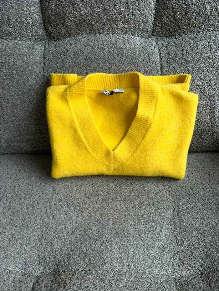Pull oversize col V jaune Zara - photo numéro 2