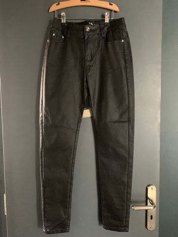 Pantalon simili noir taille 38 i dodo